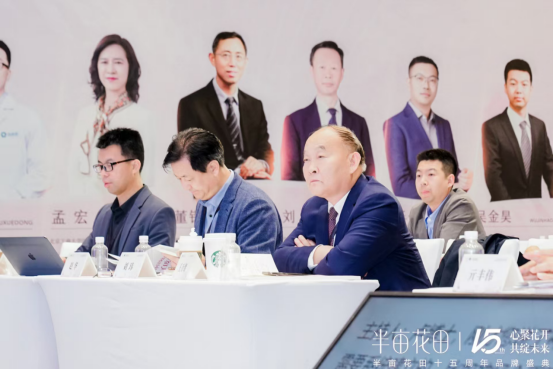 国身体皮肤护理白皮书（2025）》开创护肤新篇不朽情缘网站心聚花开15载 半亩花田发布《中(图1)